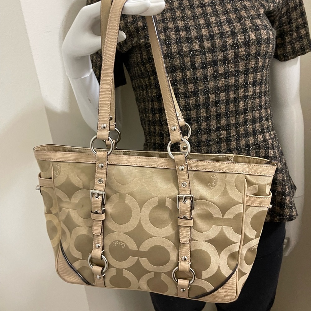 Coach beautiful tan and cream color bag with great conditions
